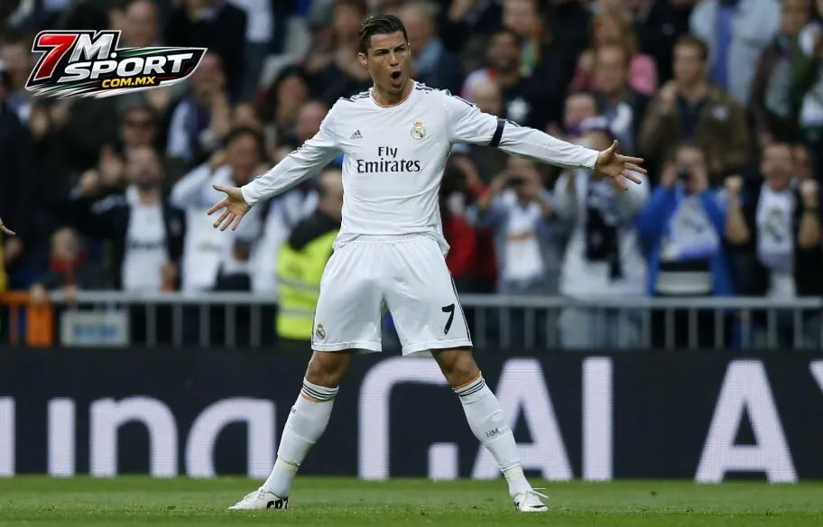 Ronaldo ăn mừng đầy cảm xúc
