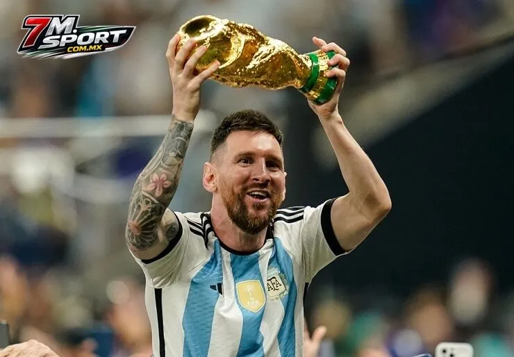Messi nâng cúp World Cup 2022