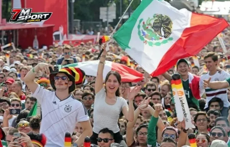 Cổ động viên Mexico cuồng nhiệt